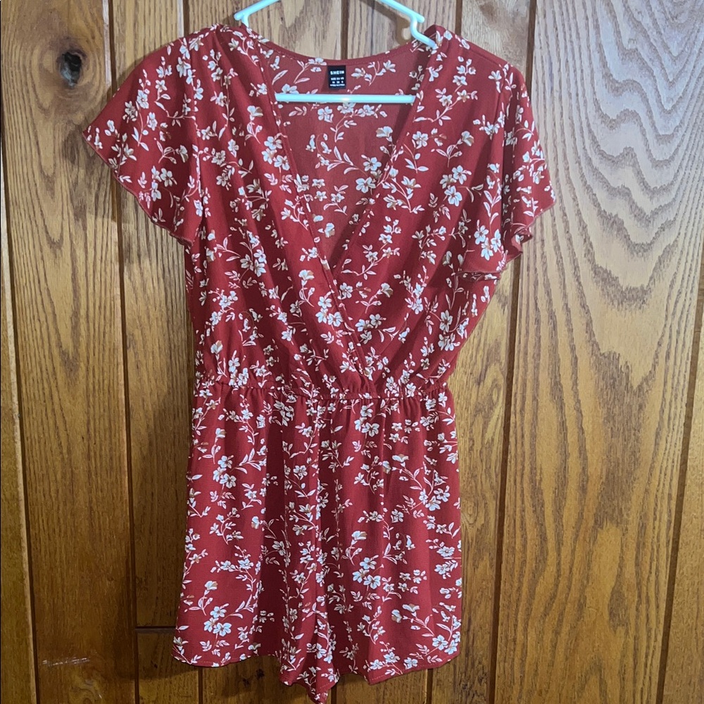 SHEIN Red and White Floral Romper Size M